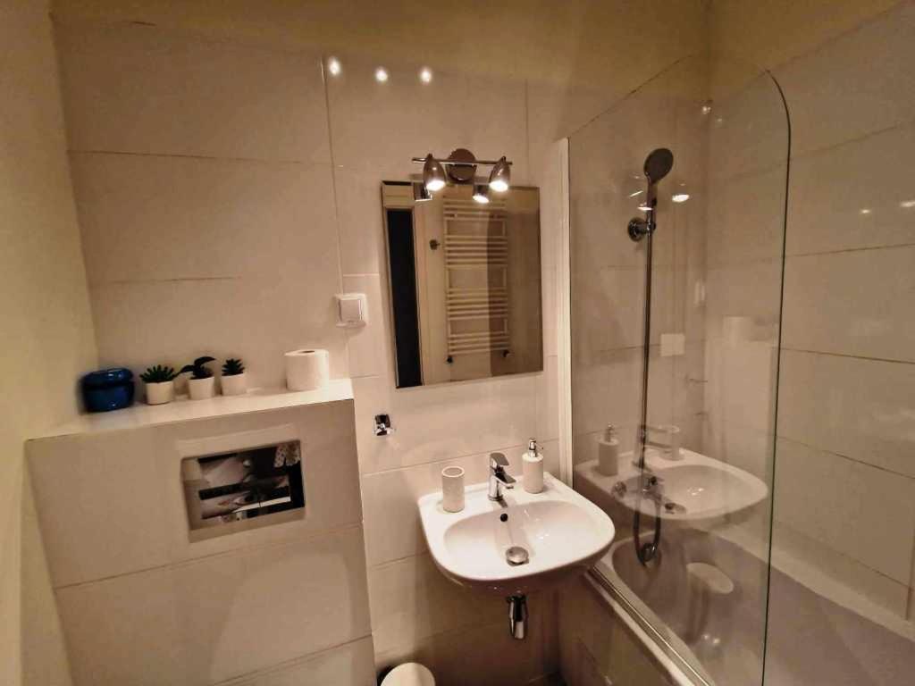 Great Apart Kabaty Warsaw Exterior photo